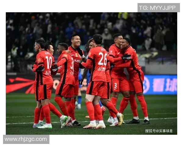 足球明星加盟新队伍引发热议球迷期待新赛季精彩表现